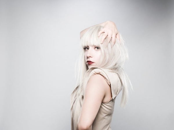 Lady Gaga угрожает безумная фанатка