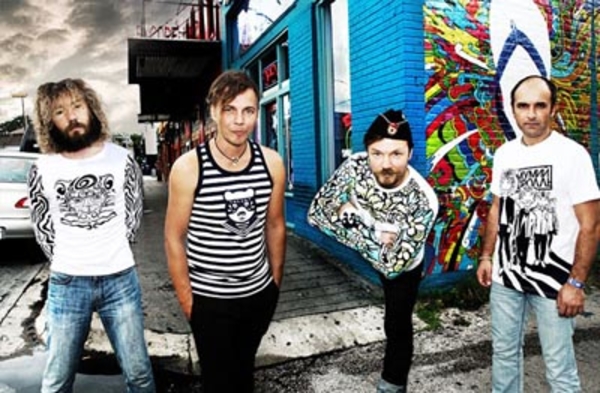 Мумий Тролль выпустили коллекцию одежды