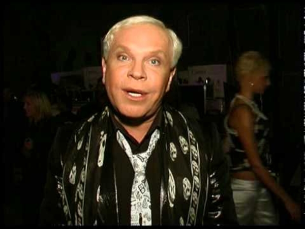 Как Моисеев воплощает свои сексуальные фантазии?