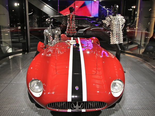 Maserati и Paco Rabanne организовали совместную выставку в Париже