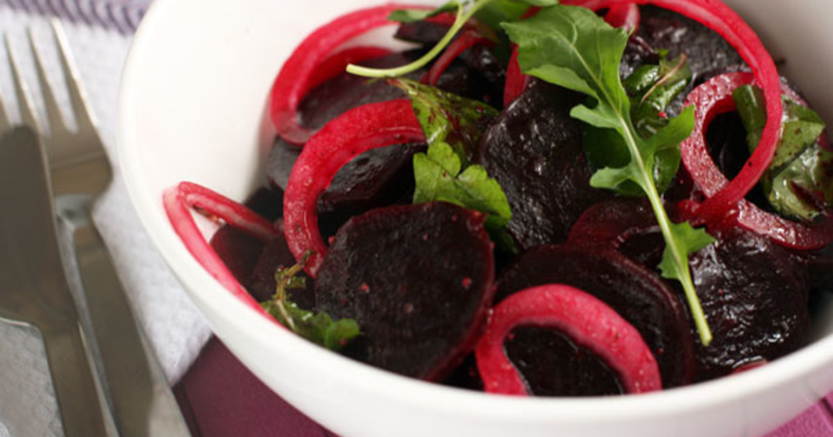 Свекла и лук. Салат из свеклы с луком. Свекольный салат с луком