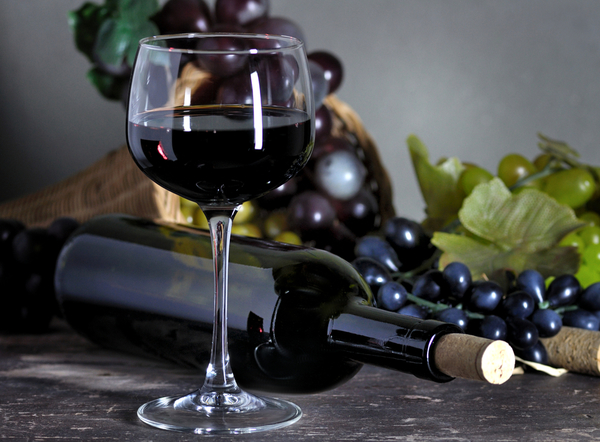 Фигуру улучшает вино