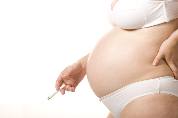 Курение обрекает будущего ребенка на ожирение