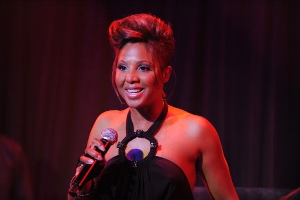 Тони Брэкстон спела журналистам