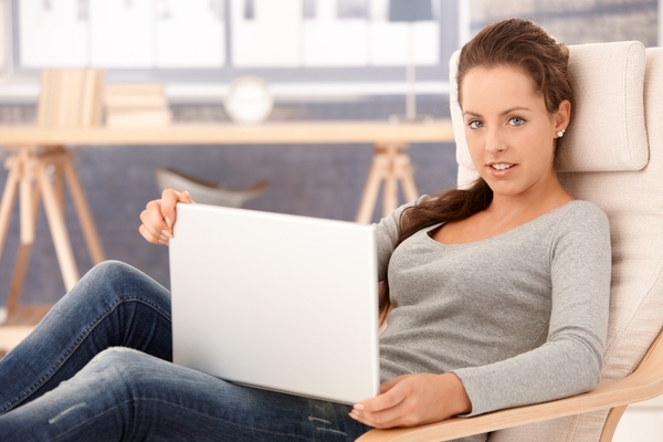 Просмотр веселого видео помогает мыслить креативно