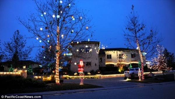 Бритни украсила дом к Рождеству