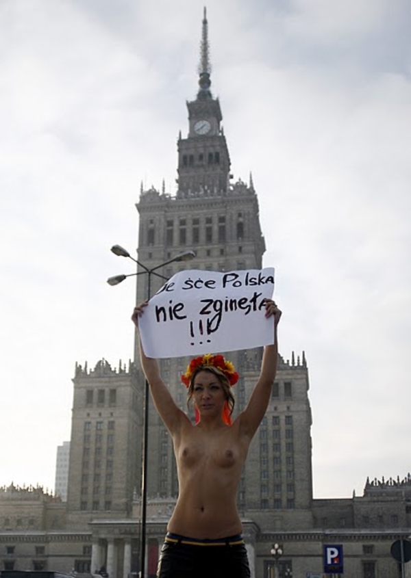 FEMEN отправились в Европу: арест по-польски