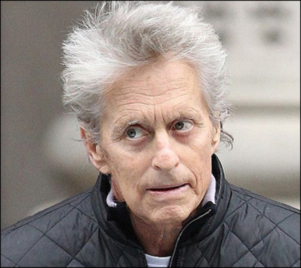 Майкл Дуглас пересел в инвалидную коляску