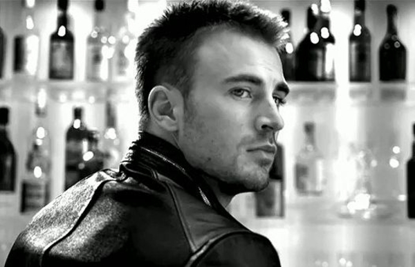 Крис Эванс обнажился для рекламы нового парфюма