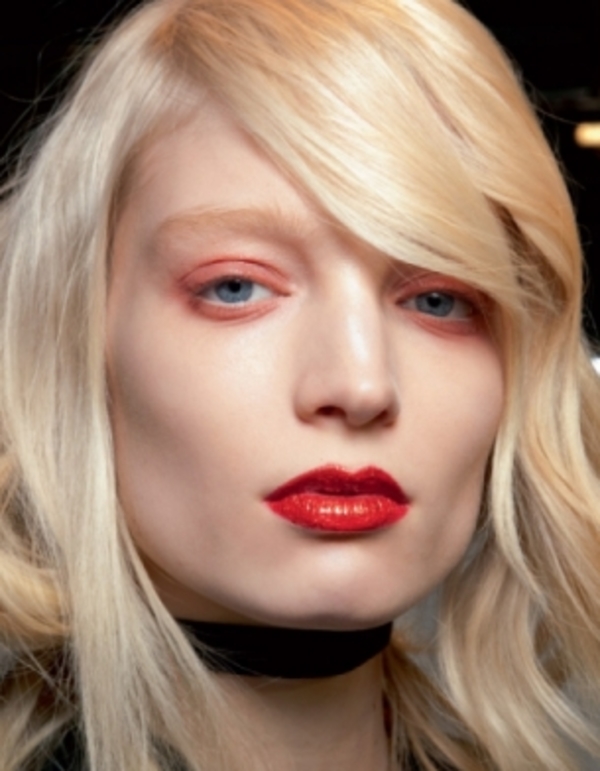 Красная помада