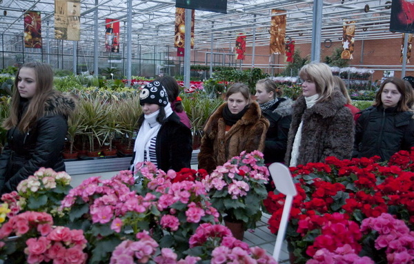 Берегини попали в царство цветов