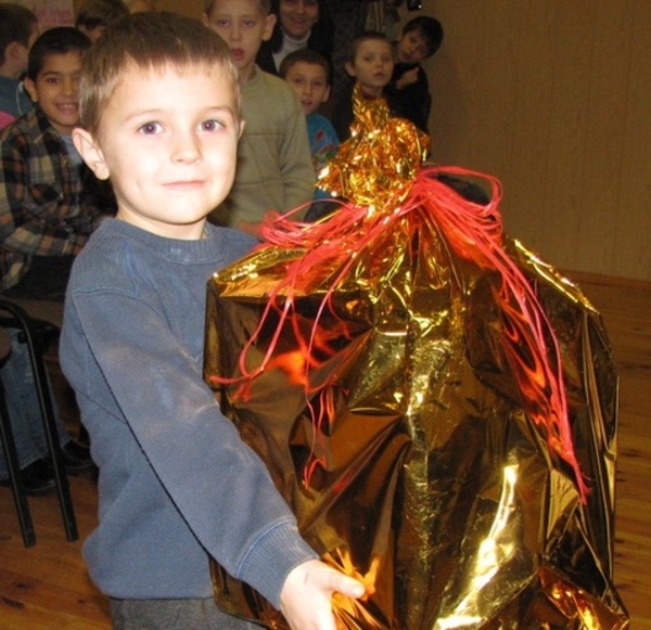 Школьники поздравили учеников интерната с Новым годом