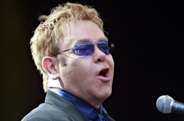 Элтон Джон стал папой