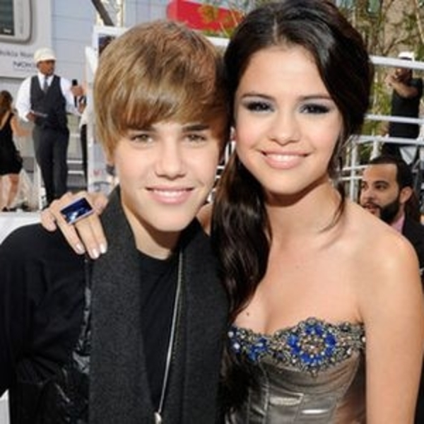 Фанатки Бибера угрожают его девушке физической расправой