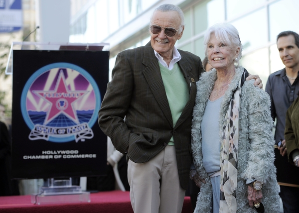 Стэна Ли, создателя Халка и Человека-паука, удостоили звезды на Алее Славы