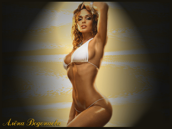 Страстная фотосессия Алены Водонаевой
