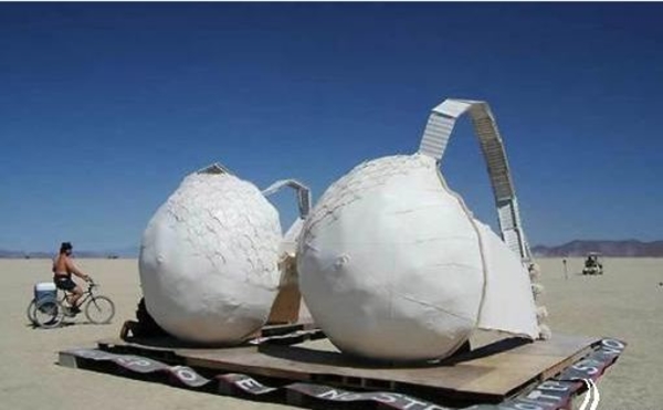 Представили самый большой бюстгальтер в мире