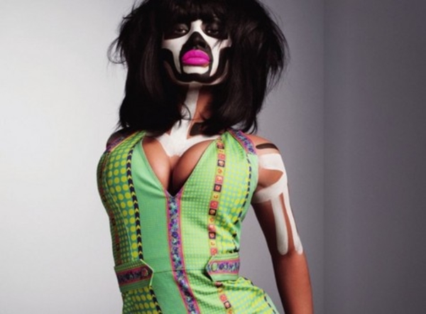 Странная Ники Минаж в фотосессии для журнала V