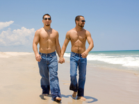 Геи выступают в свою защиту