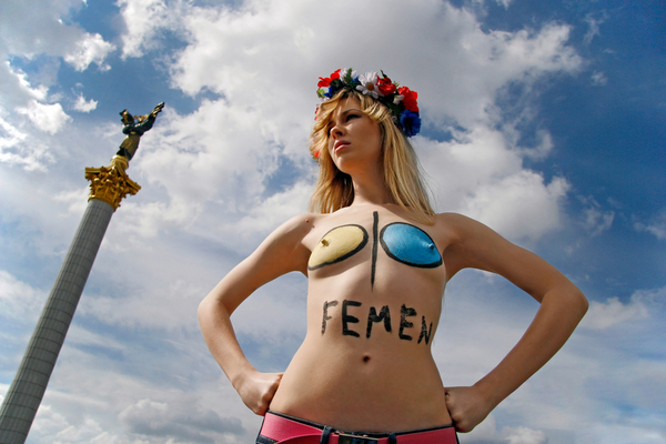 Пародия на FEMEN  в Вечернем квартале