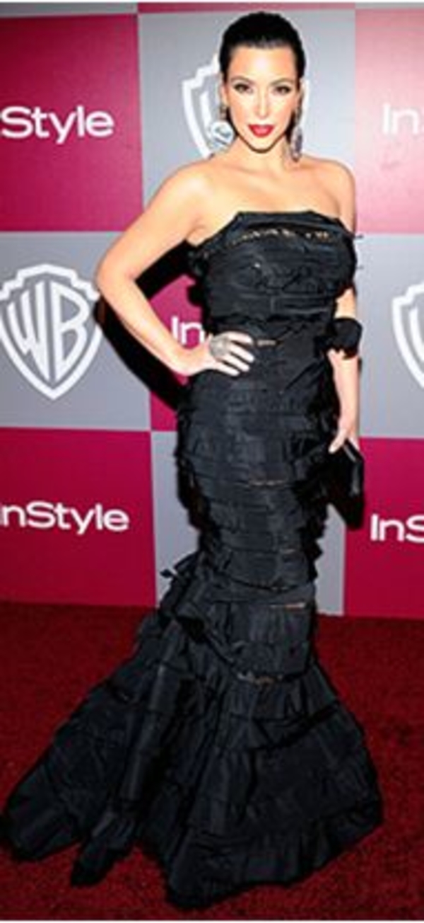 Кейт Бекинсейл и  Ким Кардашьян в одинаковом платье