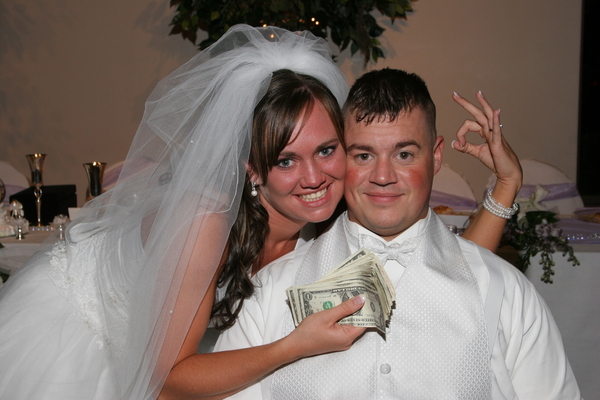 Молодежь отказывается от брака по любви