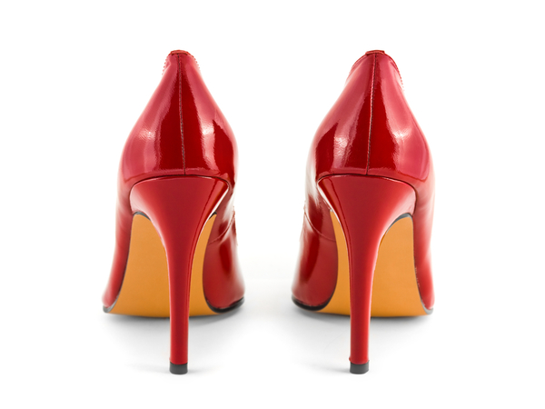 Взрослые женщины не отказываются от каблуков