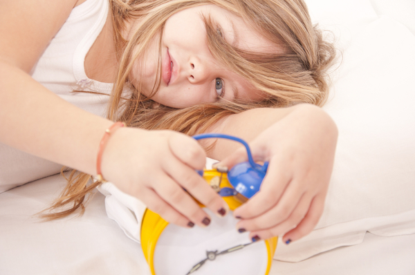 Как легко разбудить ребенка утром