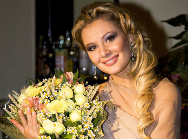 Звезду сериала Универ преследует поклонник