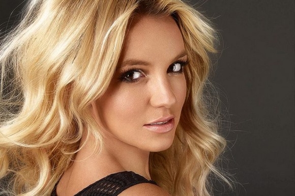 Бритни Спирс выдала замуж друга - гея