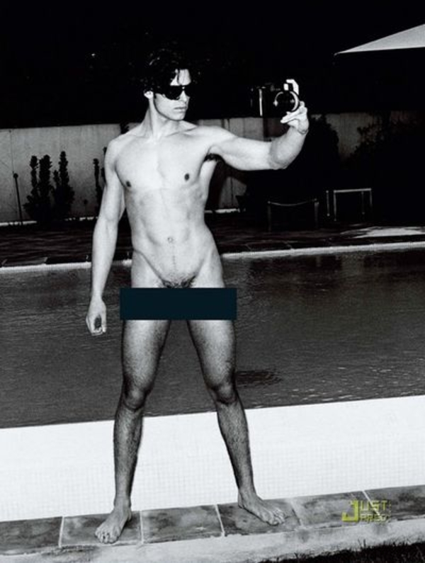 Лагерфельд раздел свою музу