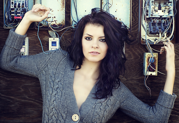 Электризуются волосы: что делать?