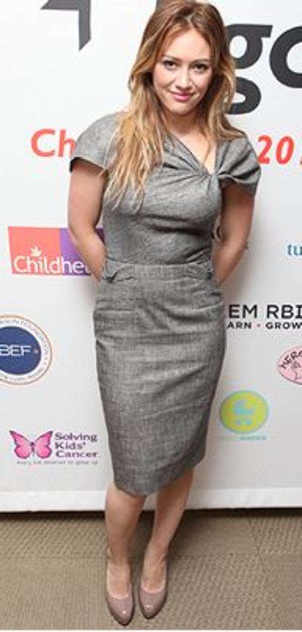 Хилари Дафф, Дженнифер Лопес и  и одно платье