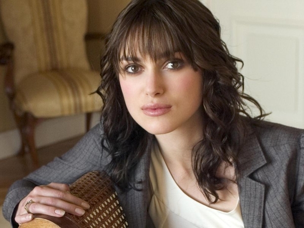 Кира Найтли  делает покупки только после разрешения мамы