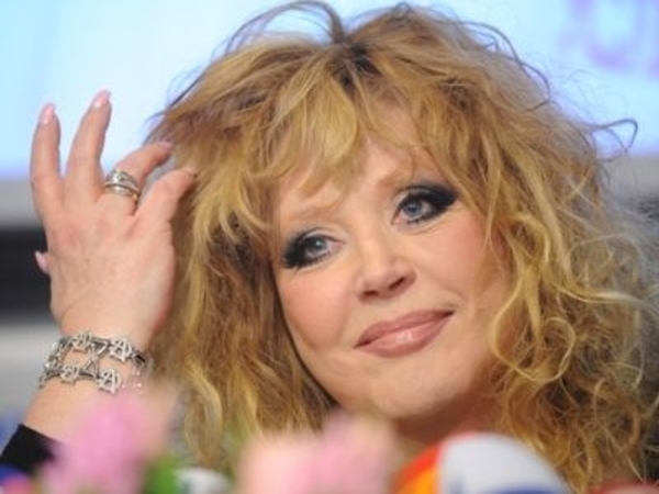 Алла Пугачева жарит Моисееву котлеты