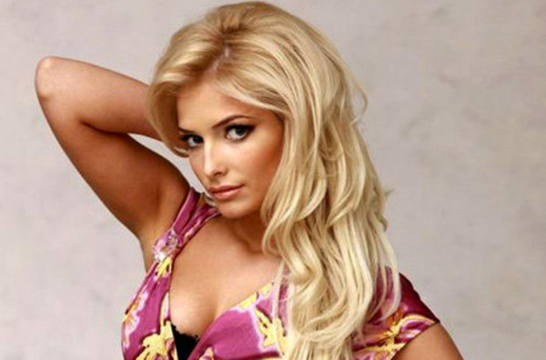 Татьяна Котова торгует едой