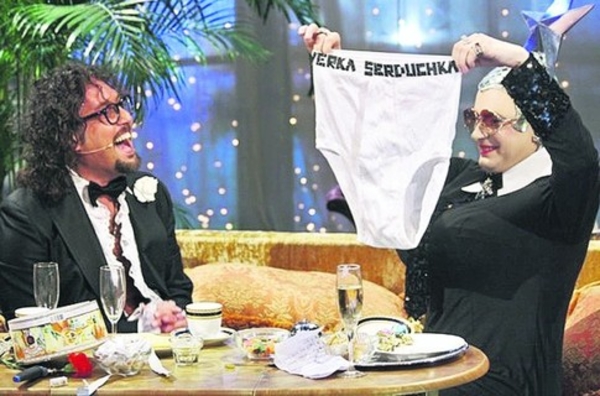 Подарки-недоразумения: чем одаривают наших звезд