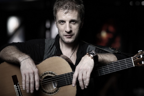 Гитарист-виртуоз ДиДюЛя выступит в Киеве