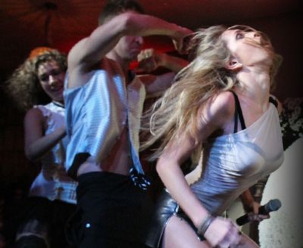 Вера Брежнева  - любительница эротических танцев