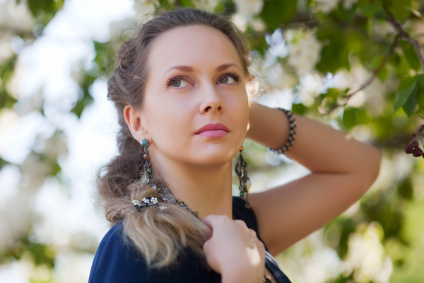 Как выглядеть моложе