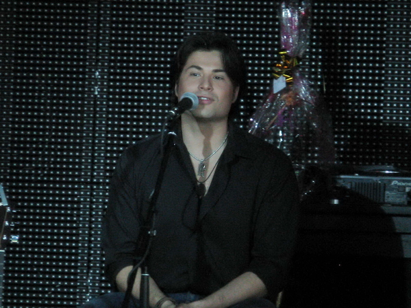 Кому Ткаченко выбирает золотое украшение?