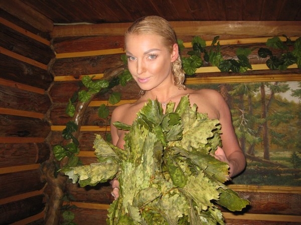 Подарок мужчинам: Волочкова разделась в баньке