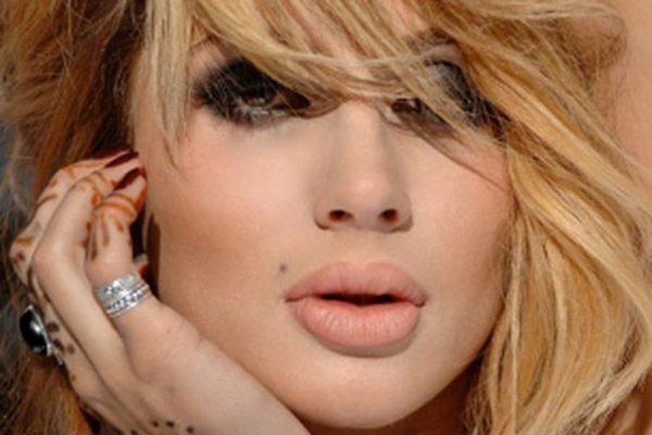 Беременная Лобода спела на церемонии VIVA!