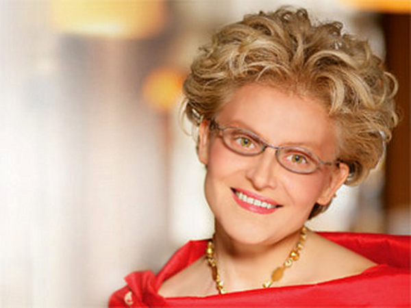 Малышева заставила юношу давить прыщи в эфире