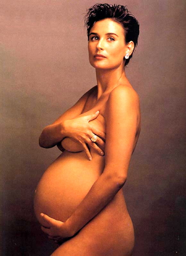 Деми Мур отдыхает голышом