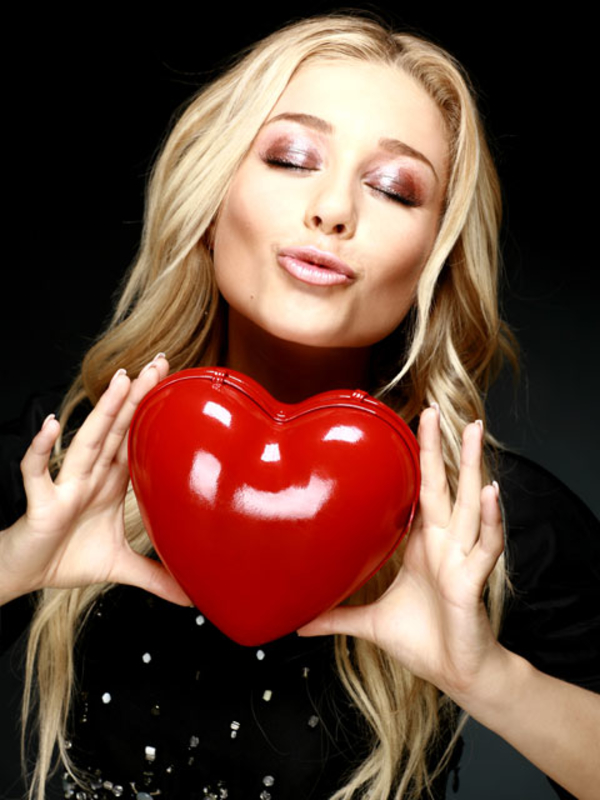 Тина Кароль занялась боксом