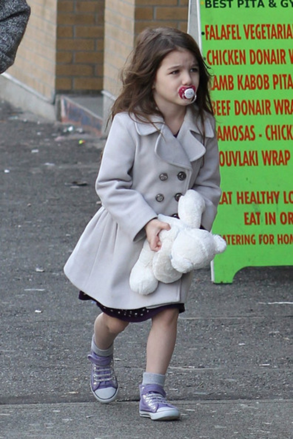 Сури Круз до сих пор сосет соску