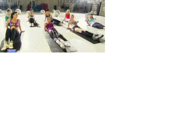 Гимнастические махи и упражнения на растяжку спины