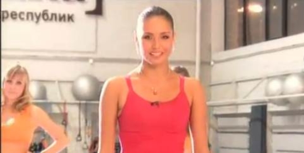 Ляйсан Утяшева и Сати Казанова: упражнения для пресса