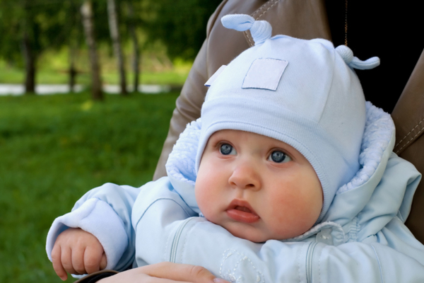 Одеваем малыша на весеннюю прогулку